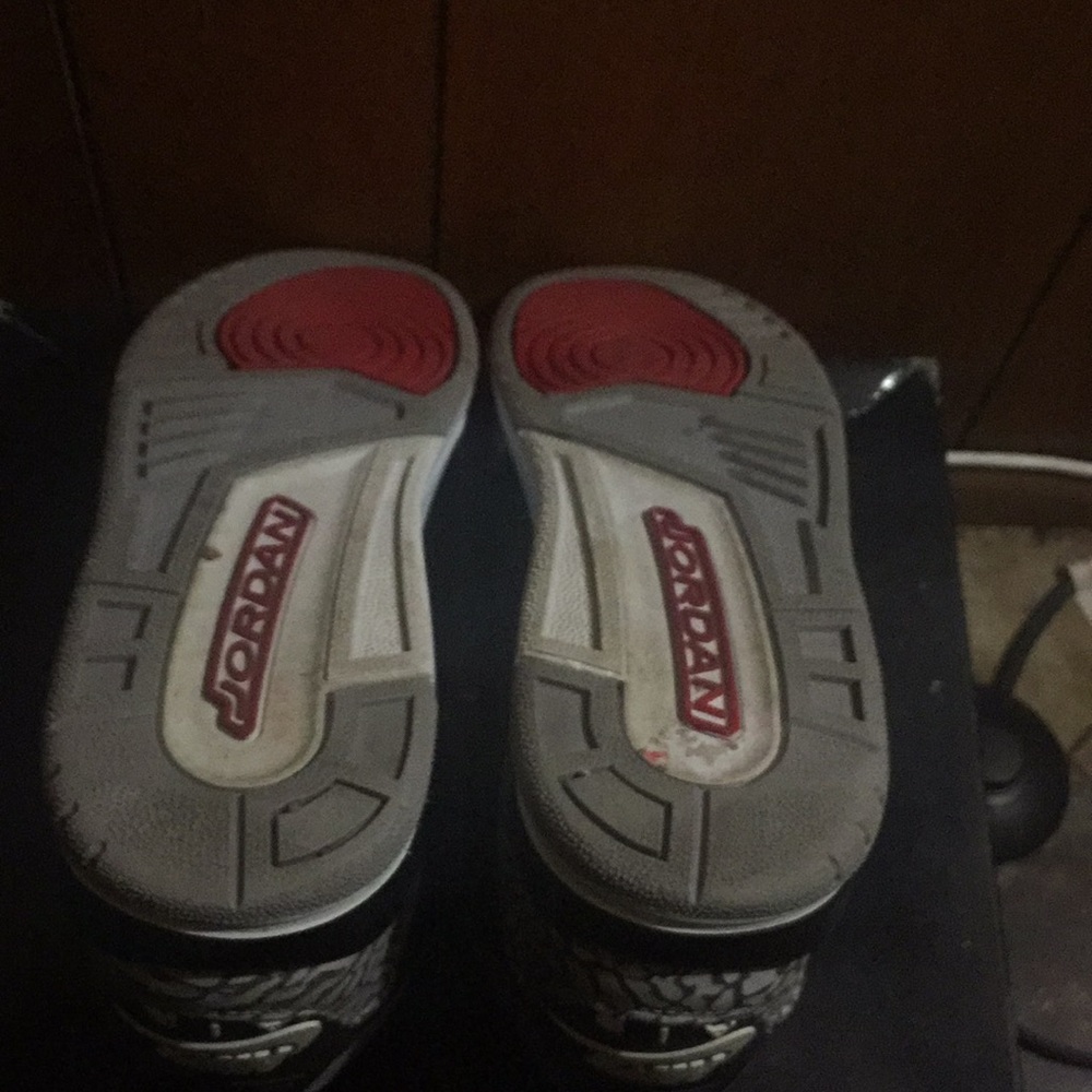 Retro 3s - Picture 3 of 4